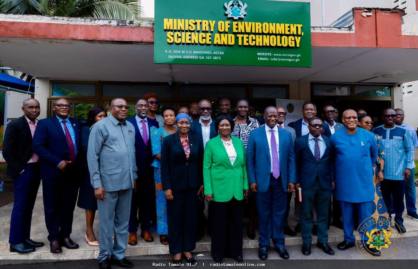 Vice President meets acting environment minister to push science, climate and industrial agenda