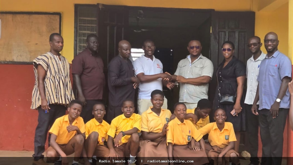 2004 Year Group of Dahin Sheli M/A JHS Renovates Classroom Block