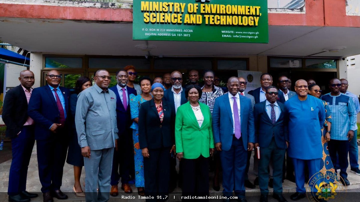 Vice President meets acting environment minister to push science, climate and industrial agenda